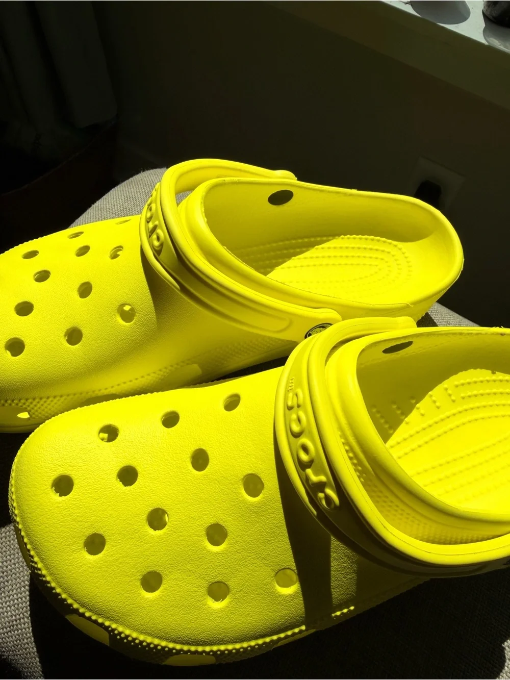 CROCS Classic Clog in Bright Yellow